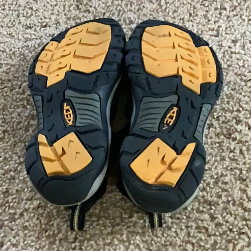Size 8 Black Keens!!!